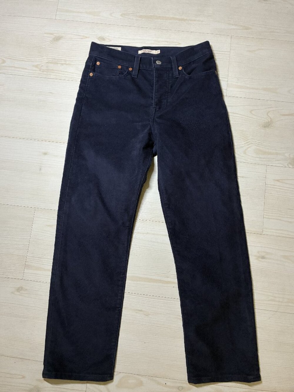 Levi's Premium Women's Wedgie Straight Leg Corduroy Pants Navy Crop Look Size 27